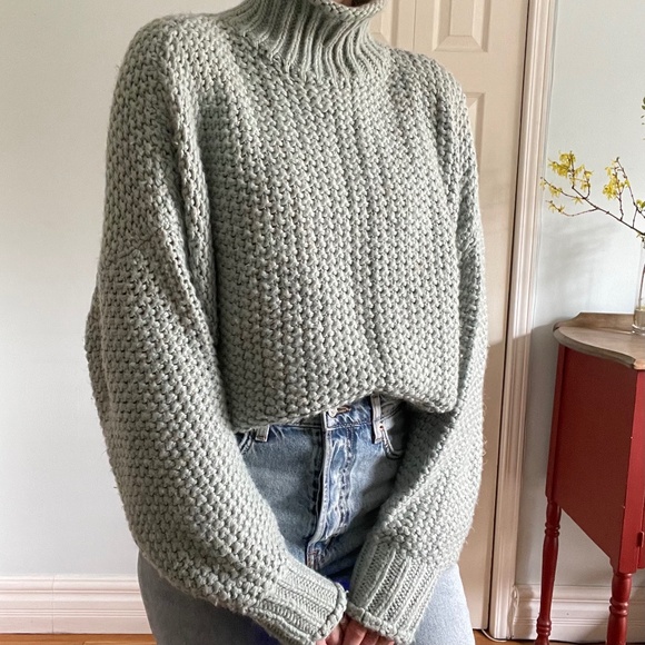 Sweater: H&M Green Chunky Heavy Knit Turtleneck (Women's Small) - Picture 3 of 10